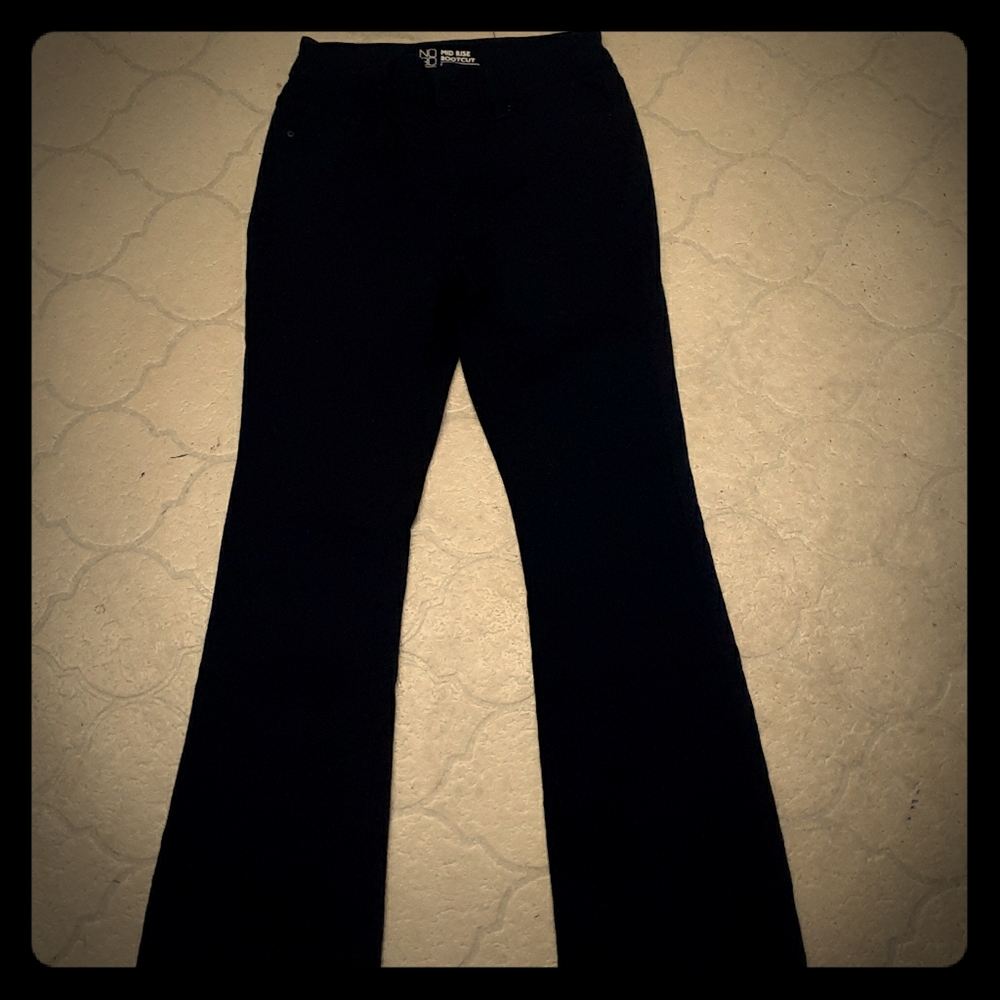 NWOT black, mid rise, bootcut/semi flared Jeans 🖤